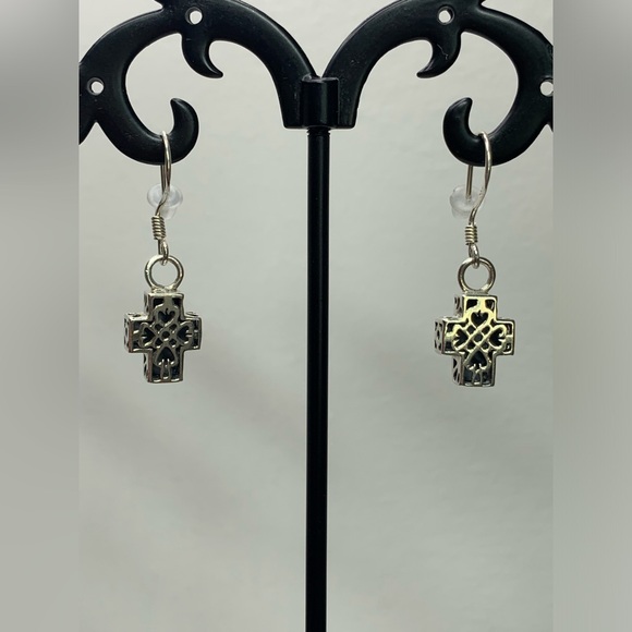 Silpada Vintage Rare HTF Sterling Silver Petite Filigree Cross on French Wires - Picture 2 of 13